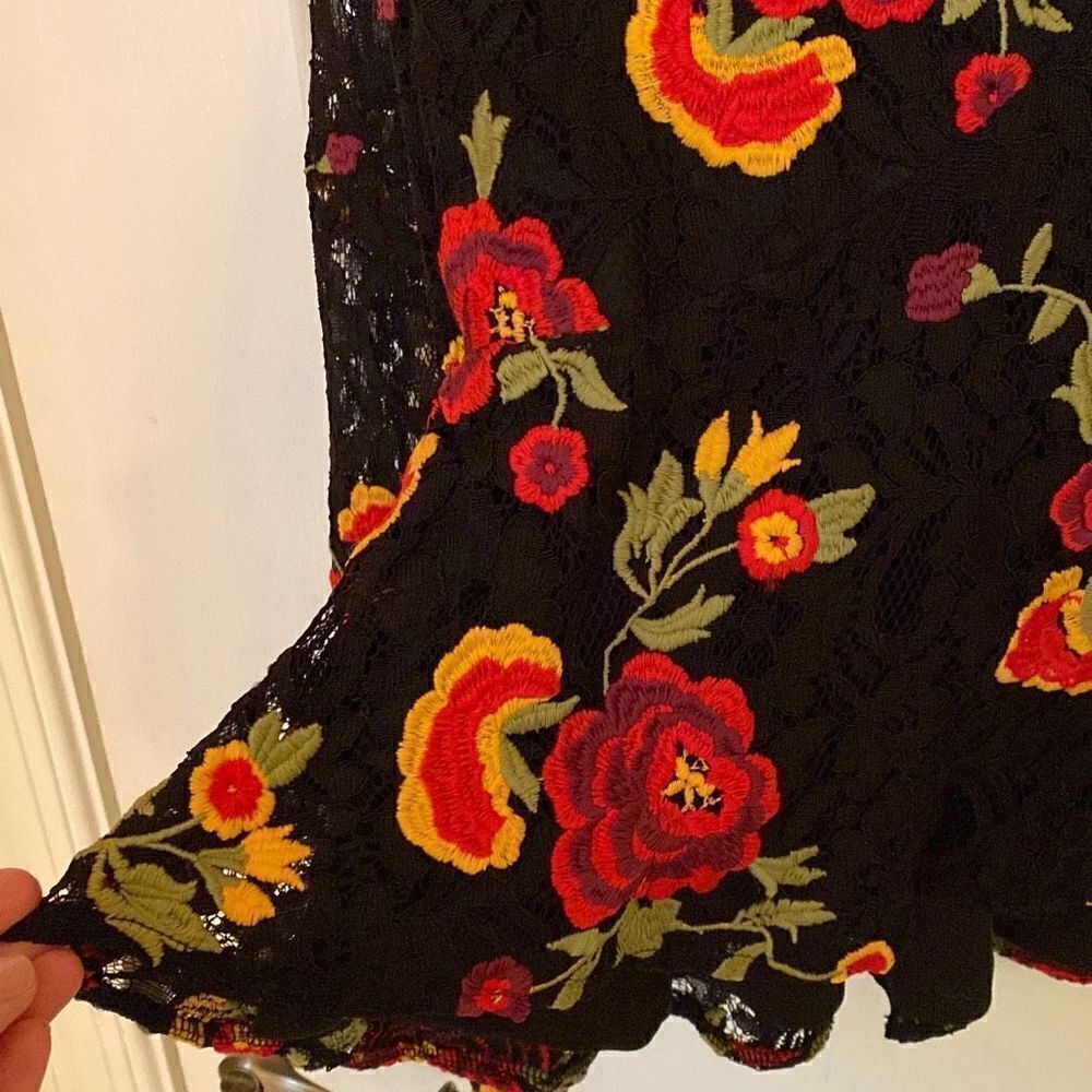 Alexa Admor Black Floral Lace Top, Size Small. - Picture 4 of 15